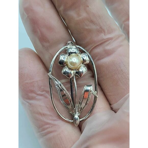 Vintage Sterling Silver Brooch 1 3/8" Flower. Marked 'Sterling' - Picture 3 of 10